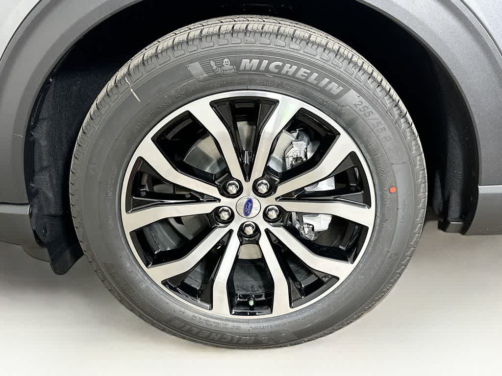 Thumbnail: 2026 Ford Explorer - 8