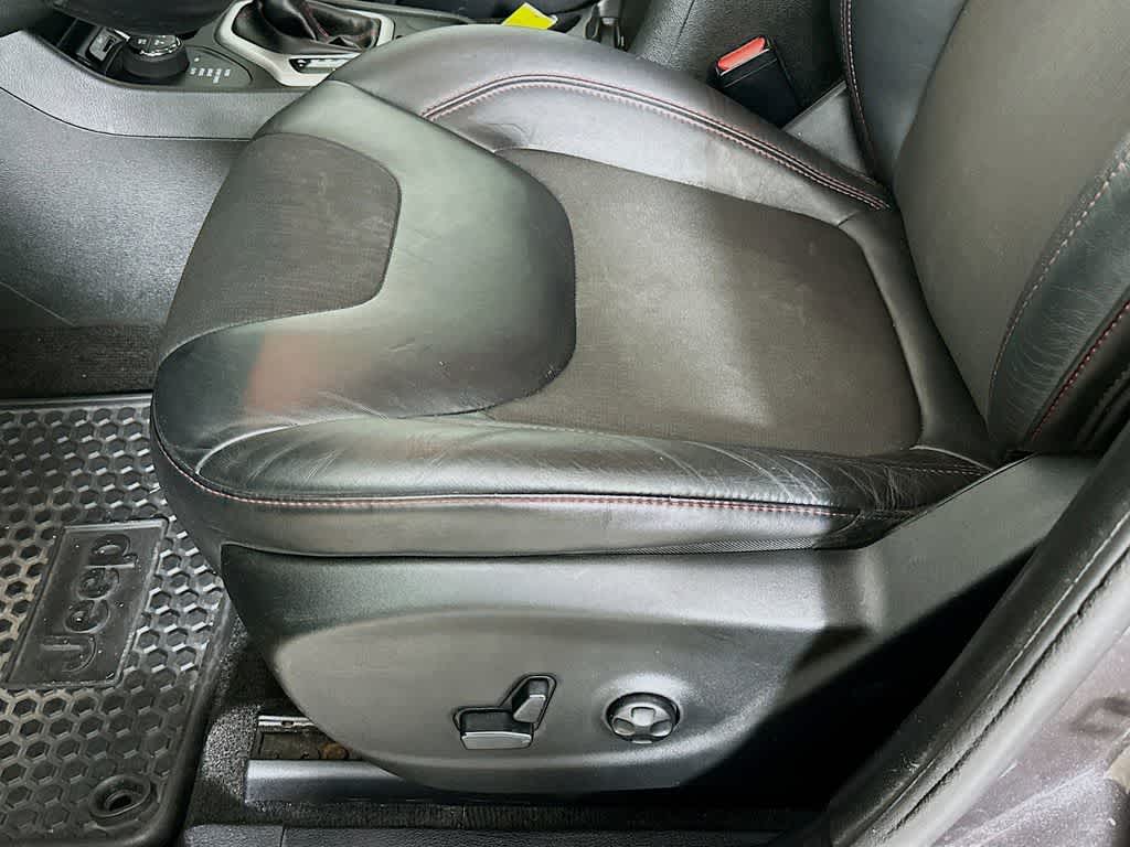 Thumbnail: 2015 Jeep Cherokee - 31