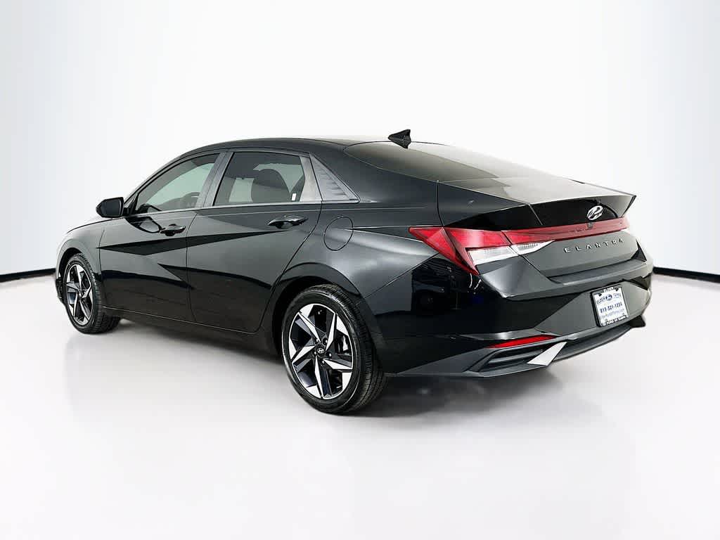 Thumbnail: 2023 Hyundai Elantra - 4