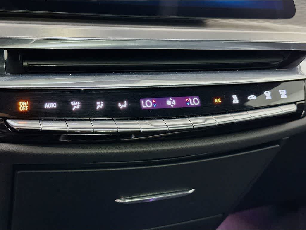 Thumbnail: 2024 Cadillac Lyriq - 18