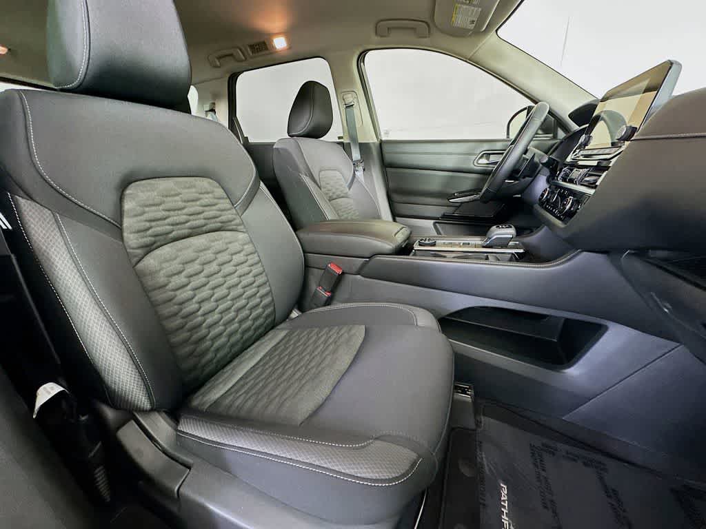 Thumbnail: 2022 Nissan Pathfinder - 15