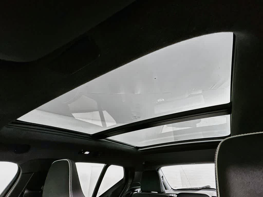 Thumbnail: 2023 Volvo XC40 - 30