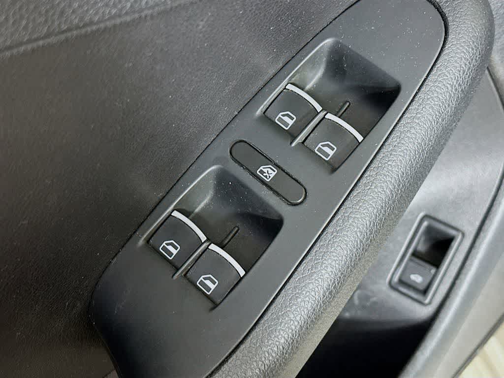 Thumbnail: 2013 Volkswagen Jetta - 25