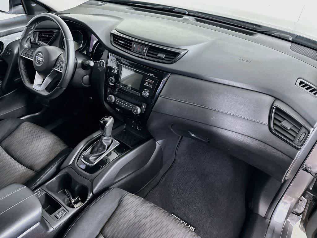 Thumbnail: 2017 Nissan Rogue - 32