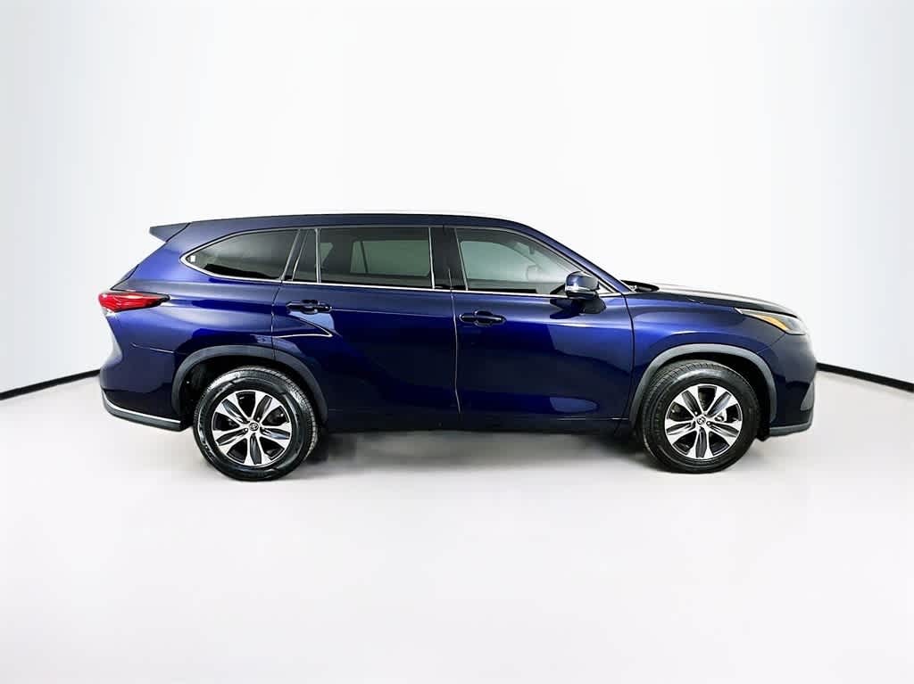 2022 Toyota Highlander XLE 26