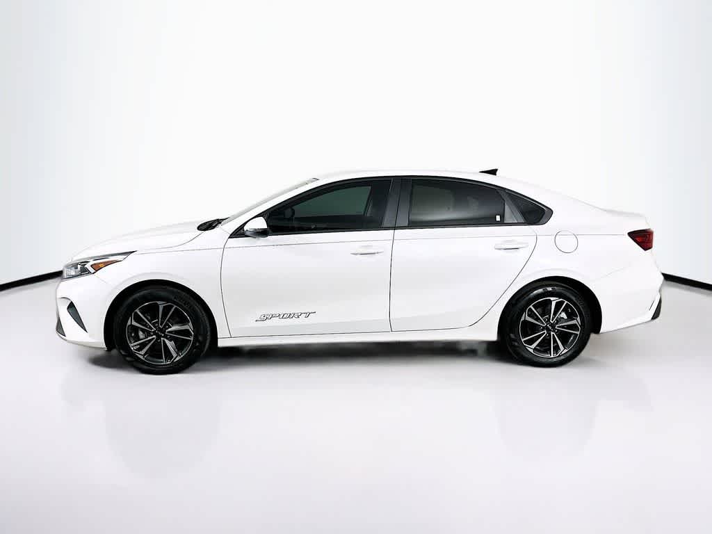 Thumbnail: 2024 Kia Forte - 3