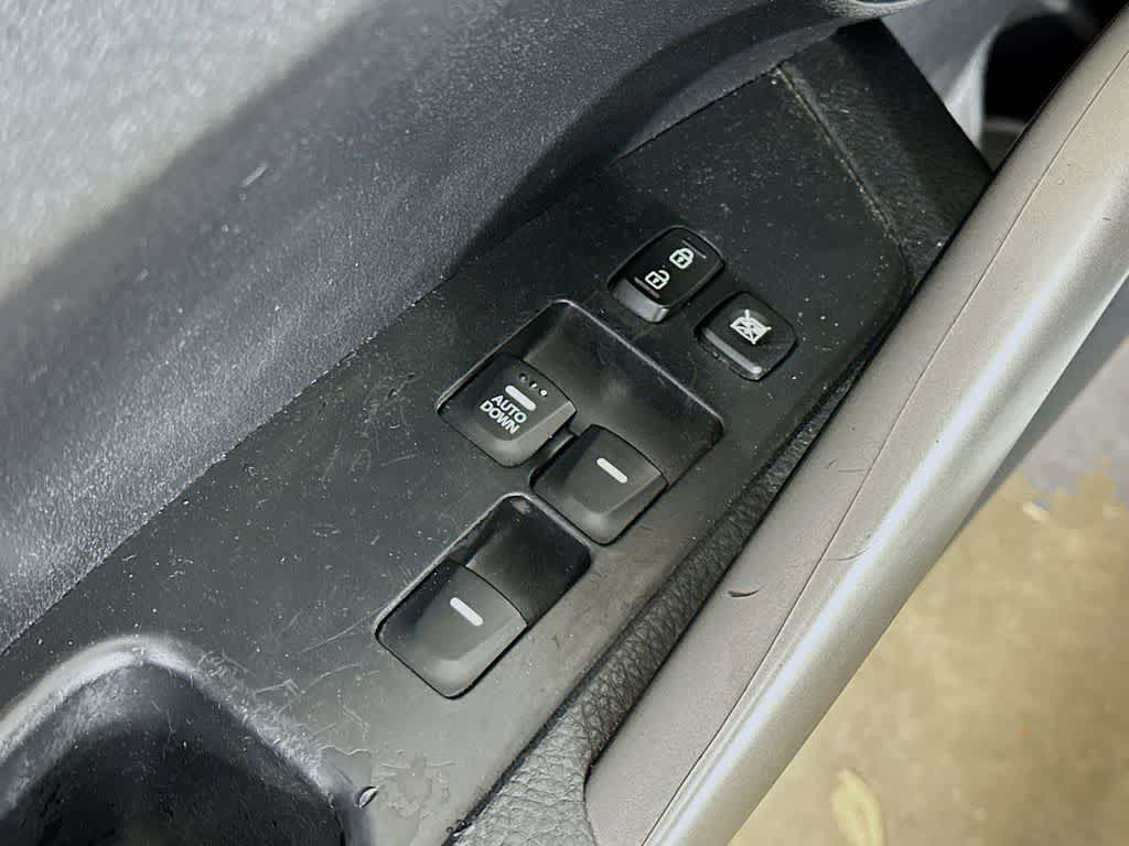 Thumbnail: 2015 Hyundai Veloster - 28