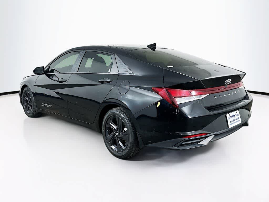 Thumbnail: 2022 Hyundai Elantra - 3