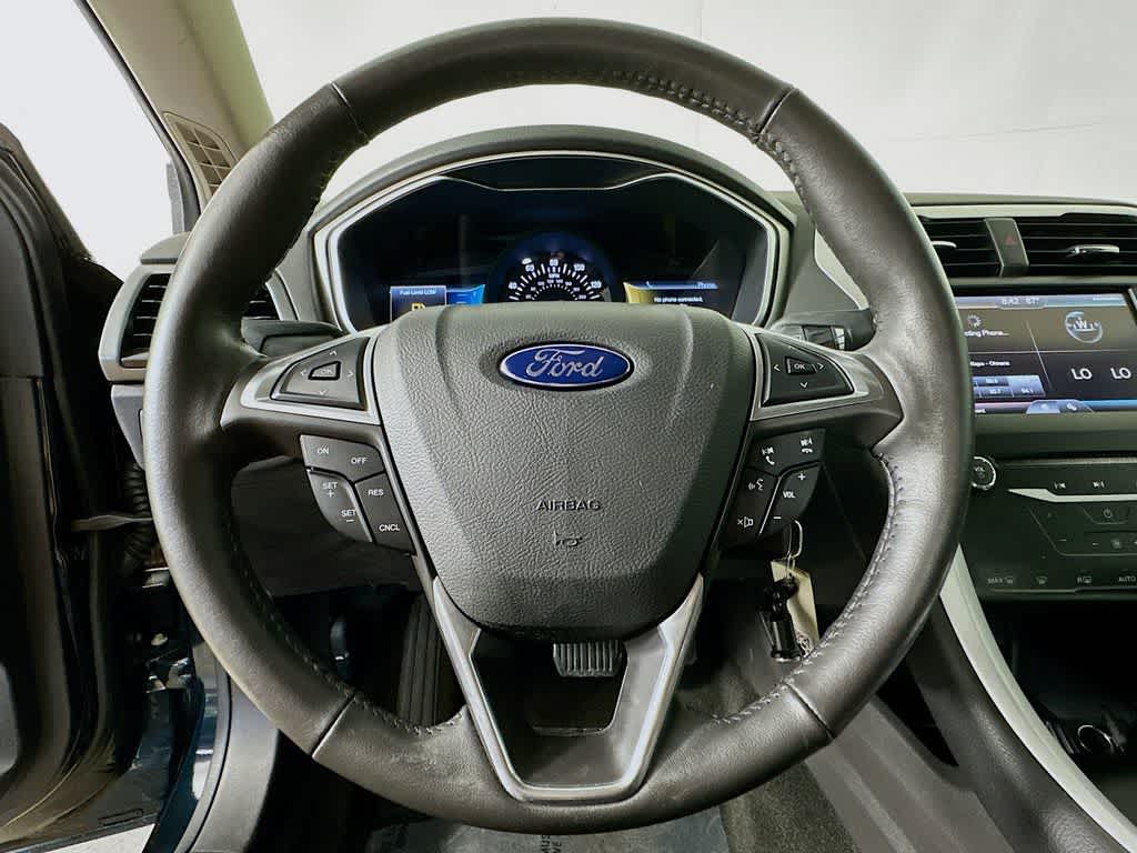 Thumbnail: 2014 Ford Fusion - 16