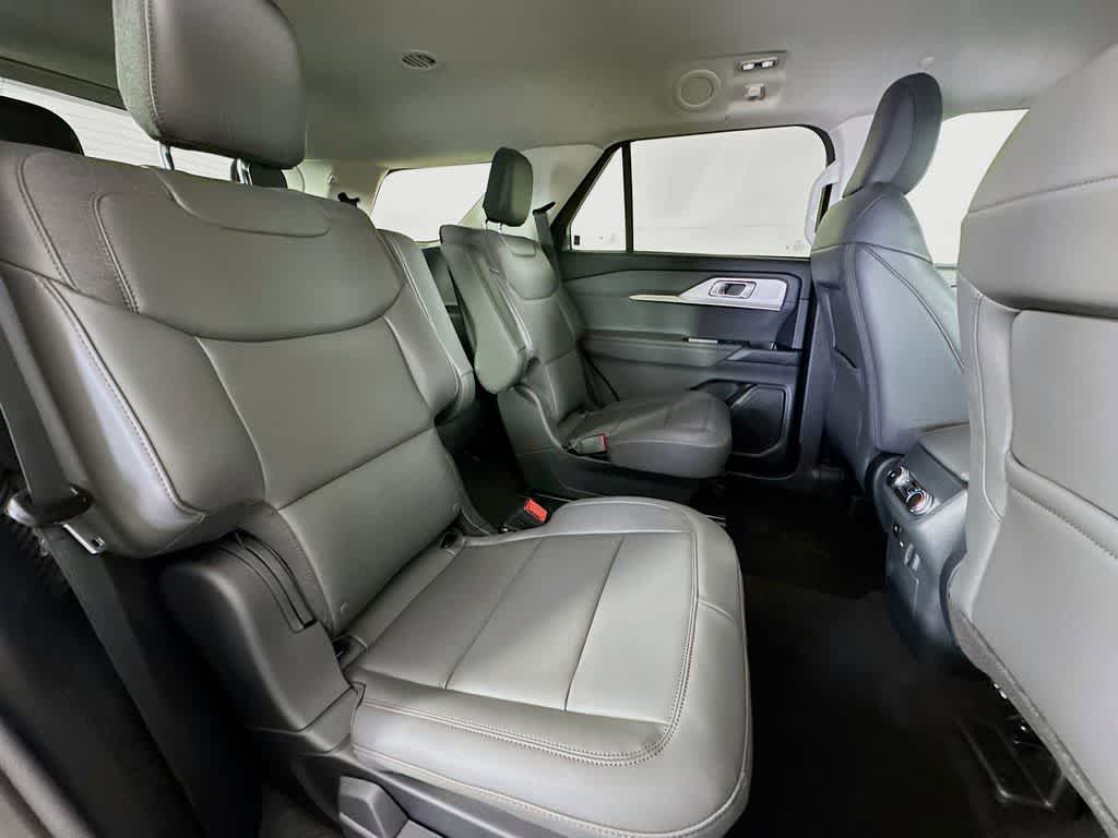 Thumbnail: 2025 Ford Explorer - 32