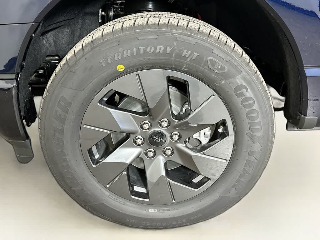 2025 Ford F-150 Lightning Flash 8