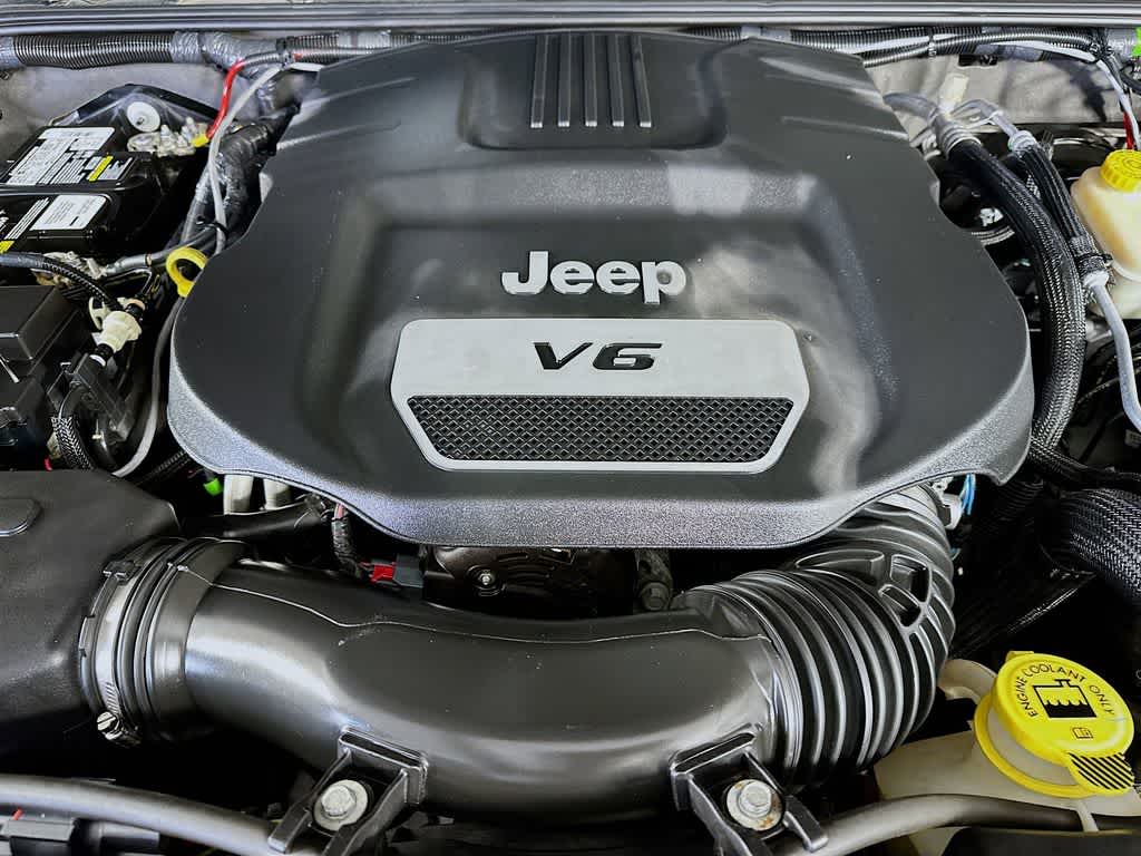 Thumbnail: 2015 Jeep Wrangler - 9