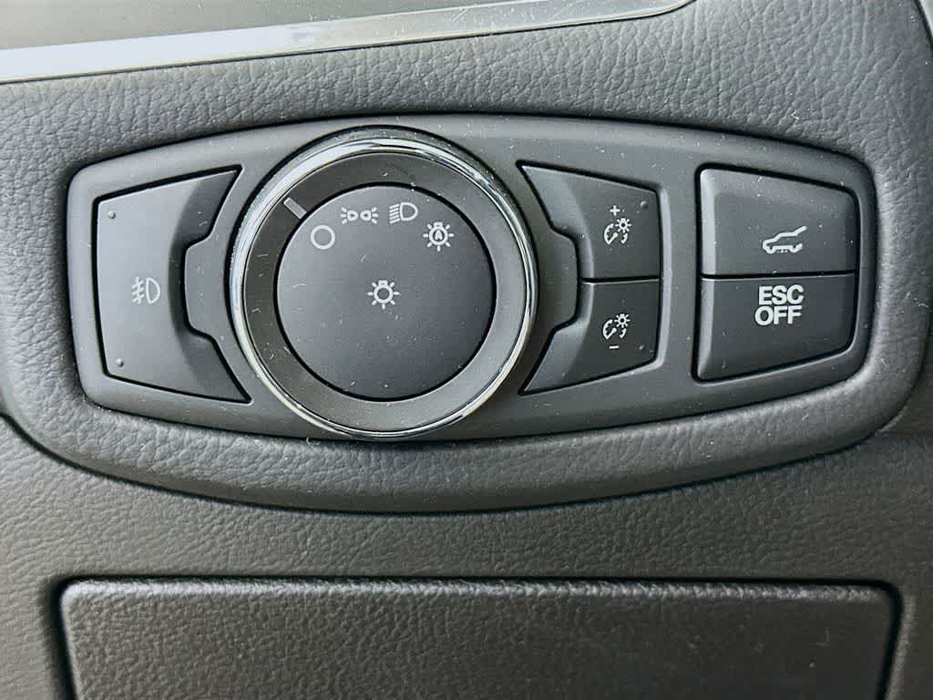 Thumbnail: 2021 Ford Edge - 26