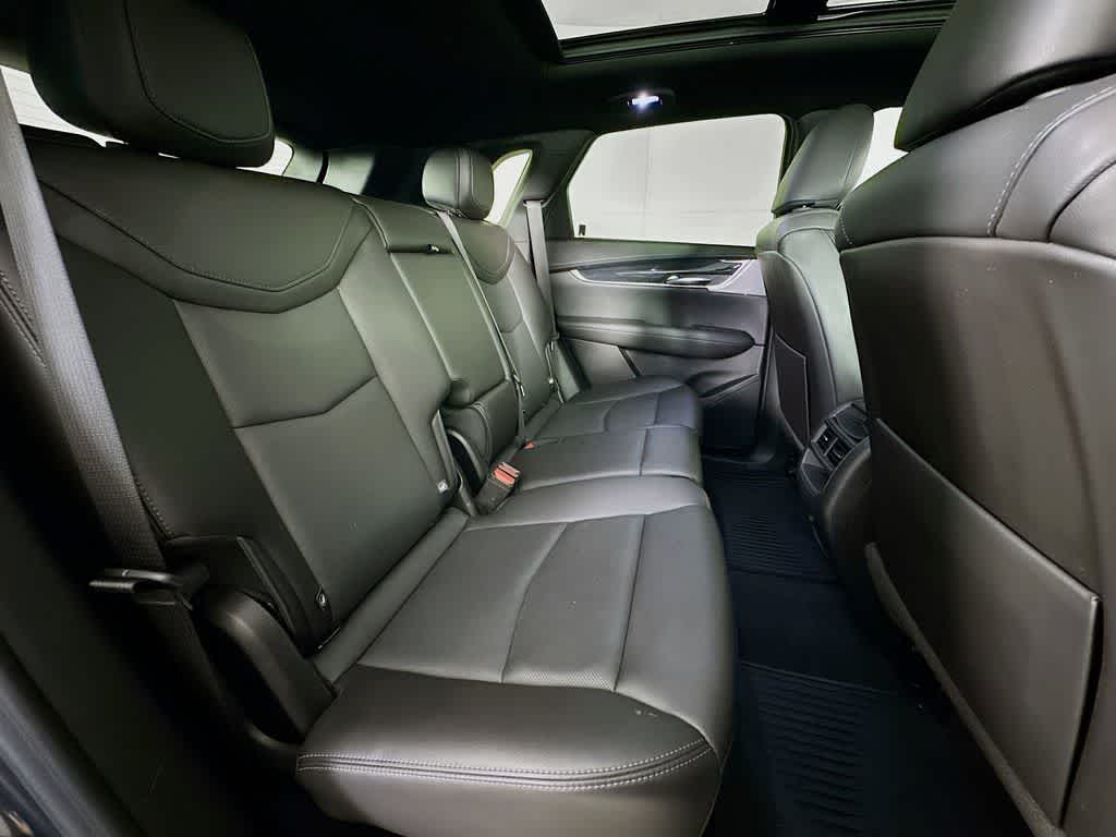 Thumbnail: 2023 Cadillac XT5 - 32