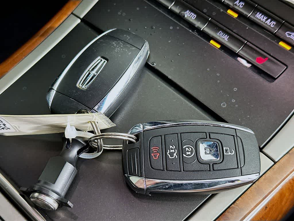 Thumbnail: 2019 Lincoln Nautilus - 22