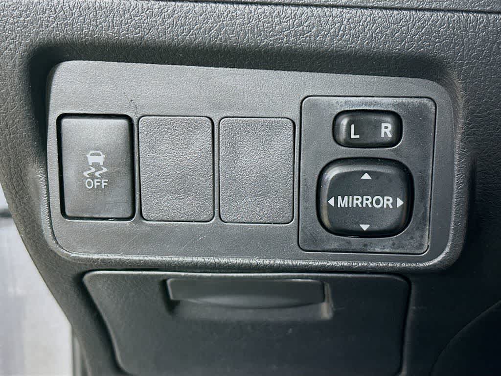 Thumbnail: 2013 Toyota Corolla - 25