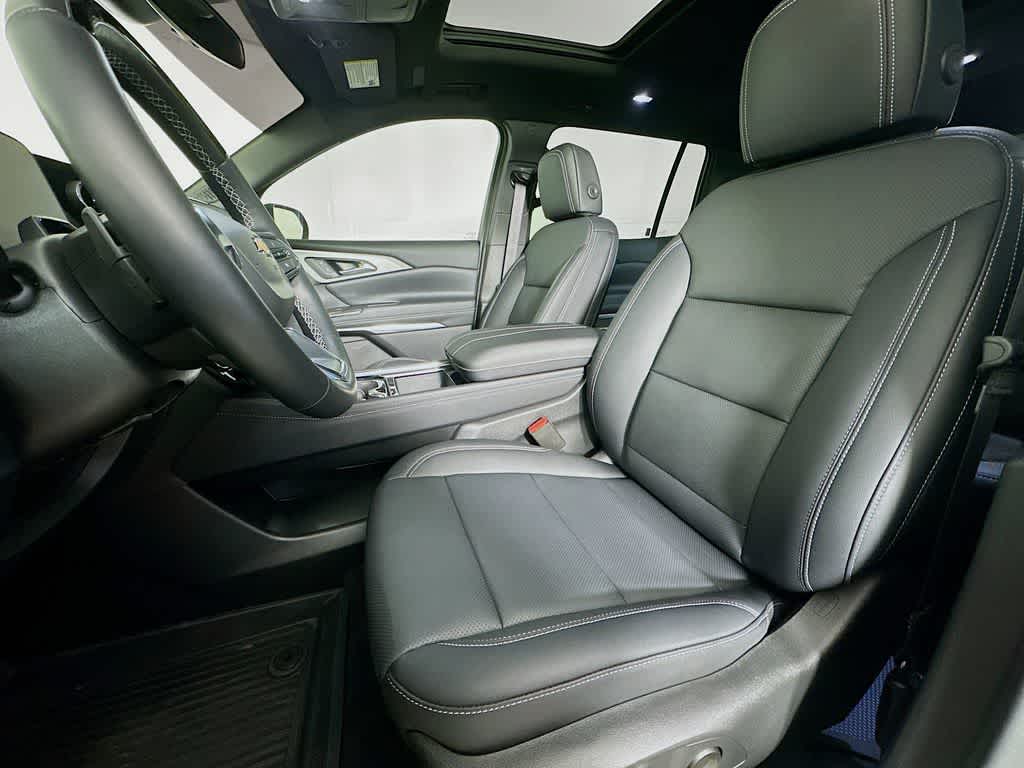 Thumbnail: 2025 Chevrolet Traverse - 12