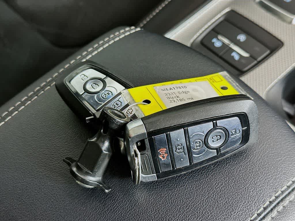 Thumbnail: 2021 Ford Edge - 21