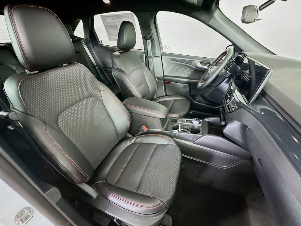 2025 Ford Escape ST-Line Select 14