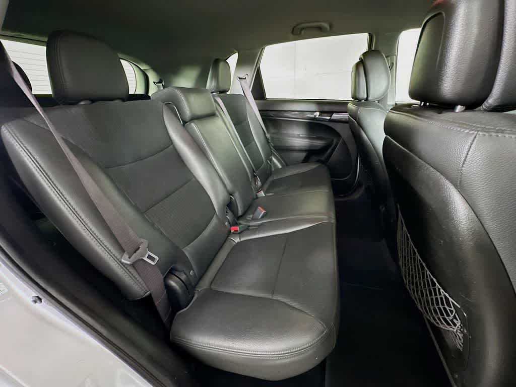 Thumbnail: 2012 Kia Sorento - 30