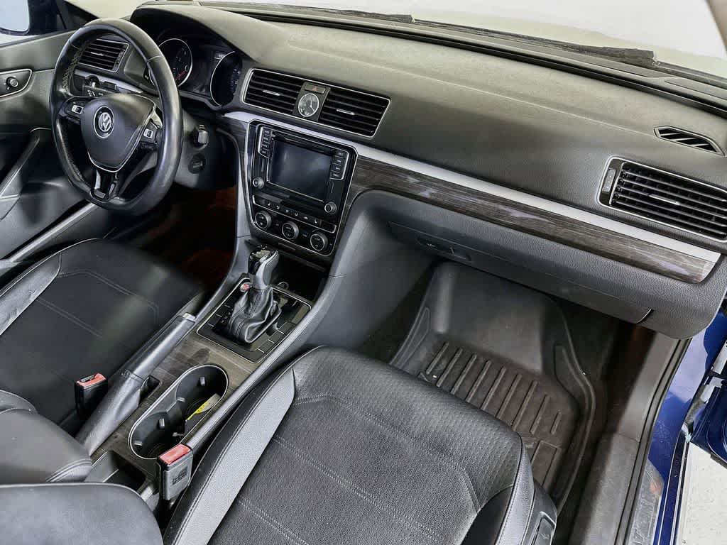 Thumbnail: 2016 Volkswagen Passat - 32