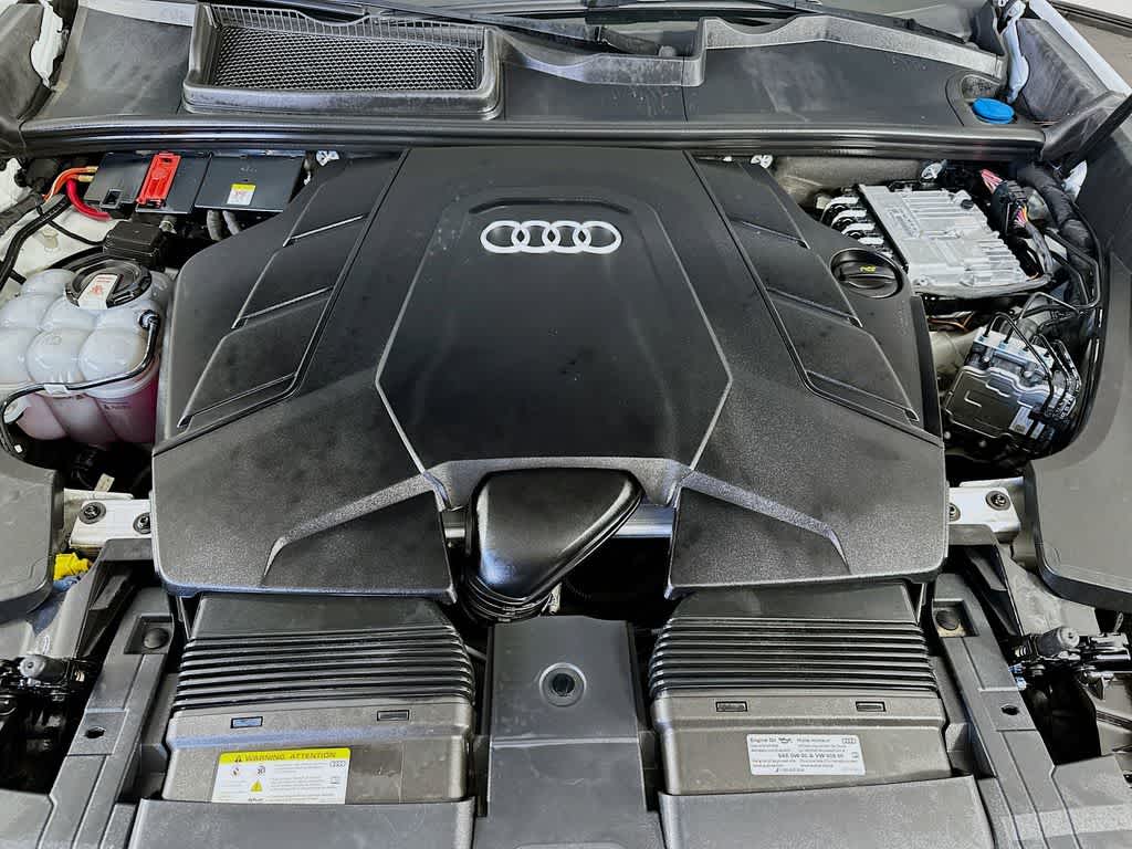 Thumbnail: 2023 Audi Q8 - 9