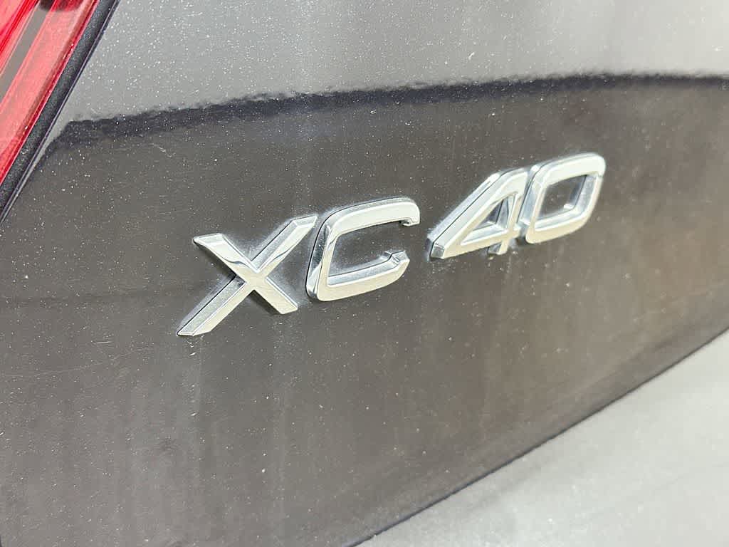 Thumbnail: 2023 Volvo XC40 - 7