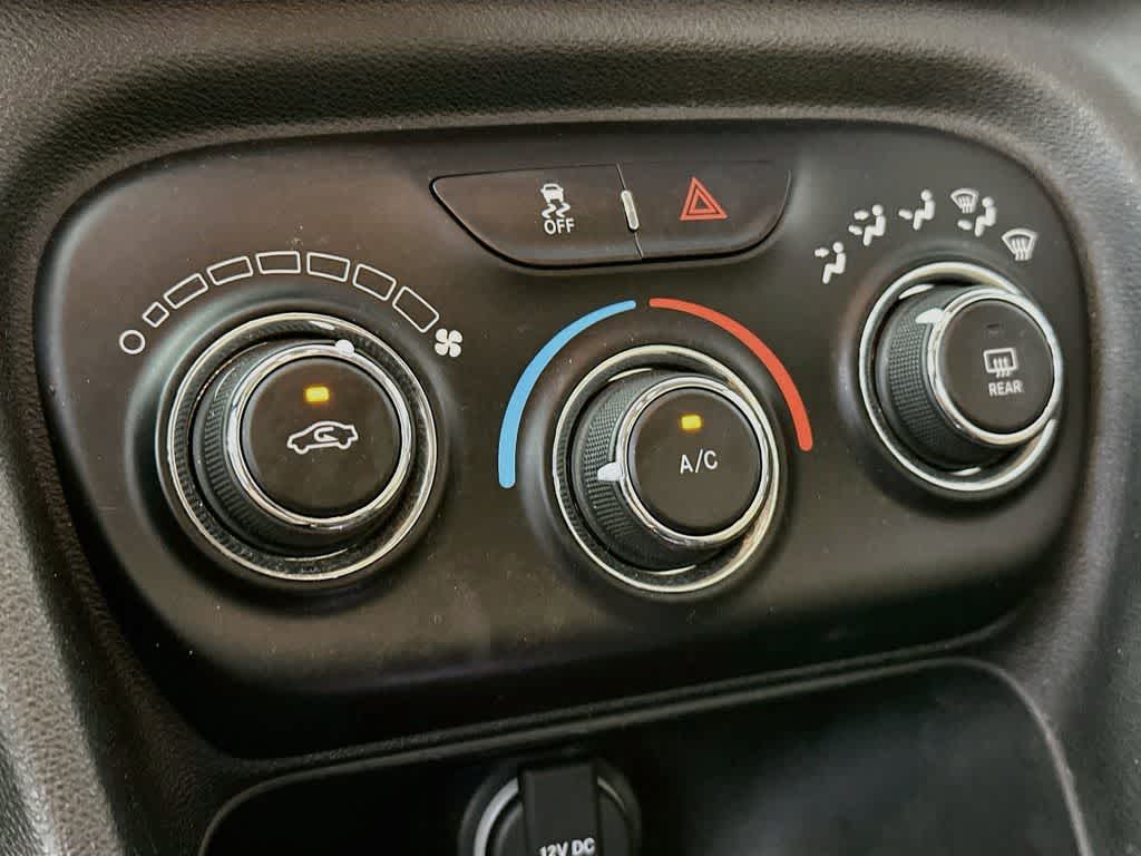 Thumbnail: 2015 Dodge Dart - 17