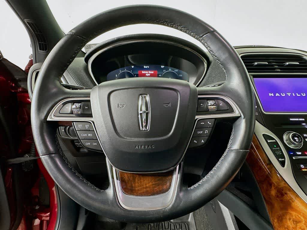 Thumbnail: 2019 Lincoln Nautilus - 16
