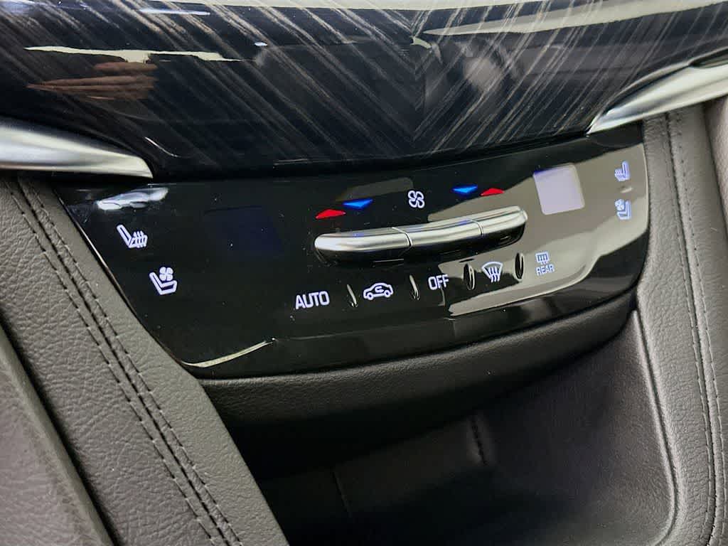 Thumbnail: 2025 Cadillac XT6 - 18