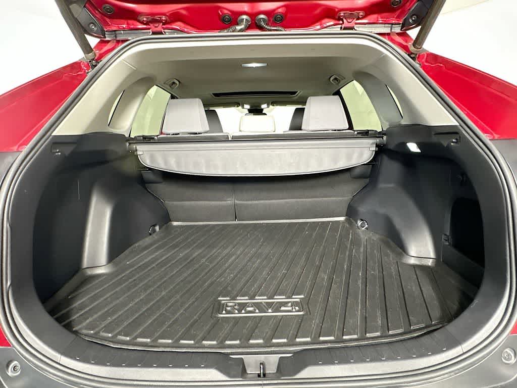 Thumbnail: 2020 Toyota RAV4 - 21