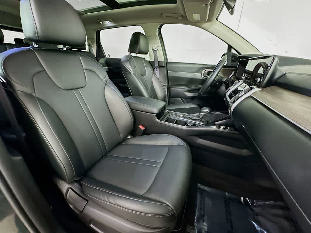 Thumbnail: 2022 Kia Sorento - 15