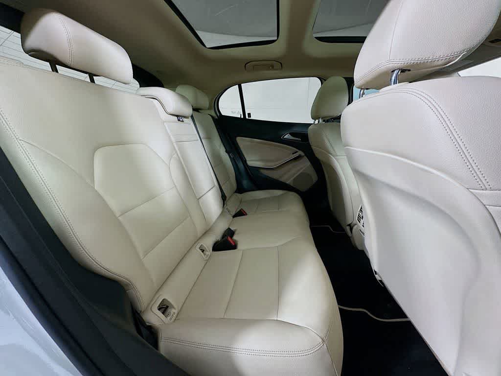 Thumbnail: 2018 Mercedes-Benz GLA - 33