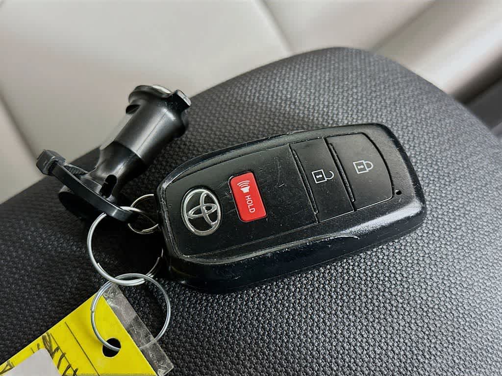 Thumbnail: 2022 Toyota Corolla Cross - 22