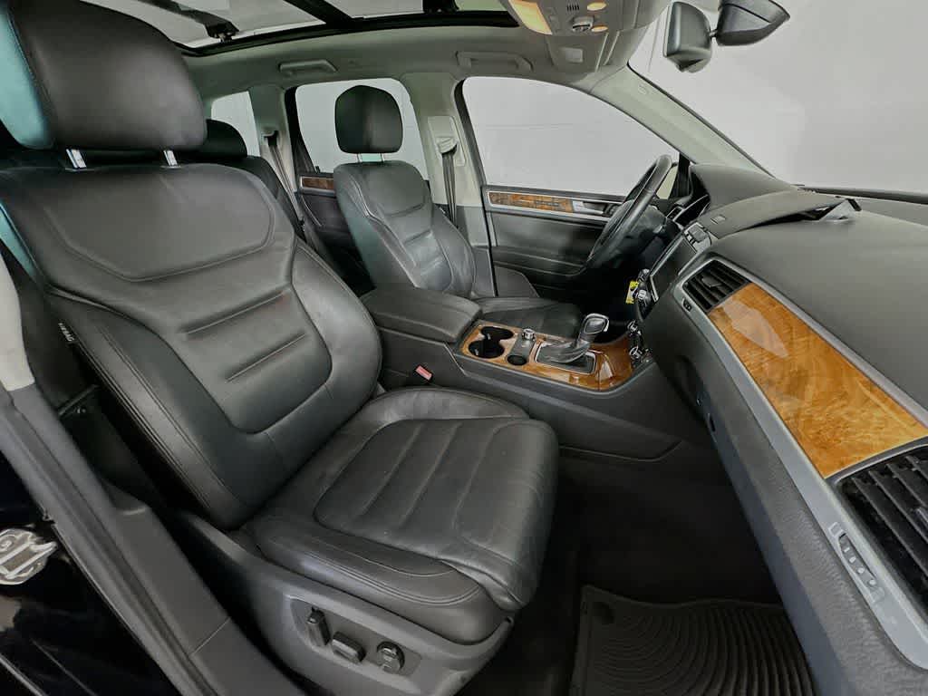 Thumbnail: 2013 Volkswagen Touareg - 14