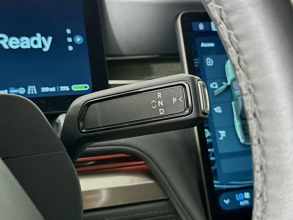 Thumbnail: 2025 Rivian R1S - 17