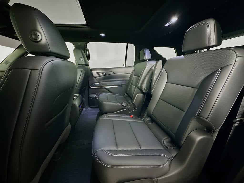 Thumbnail: 2025 Chevrolet Traverse - 14