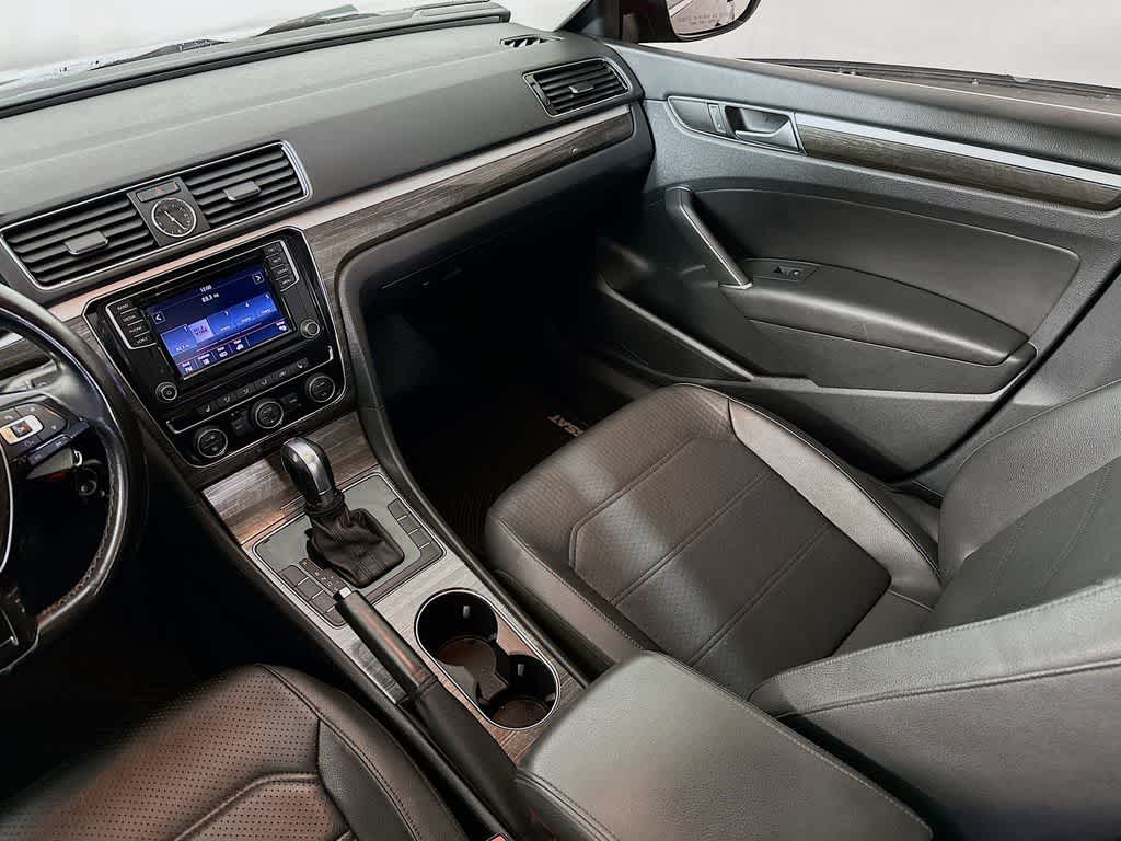 Thumbnail: 2016 Volkswagen Passat - 11