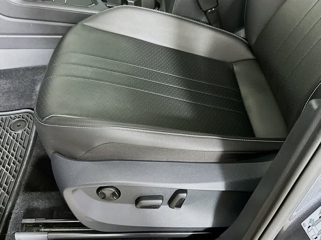 Thumbnail: 2022 Volkswagen Tiguan - 30