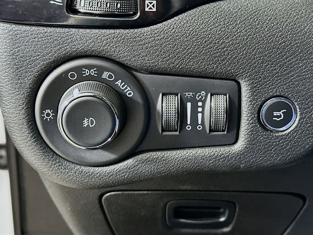 Thumbnail: 2023 Jeep Cherokee - 27