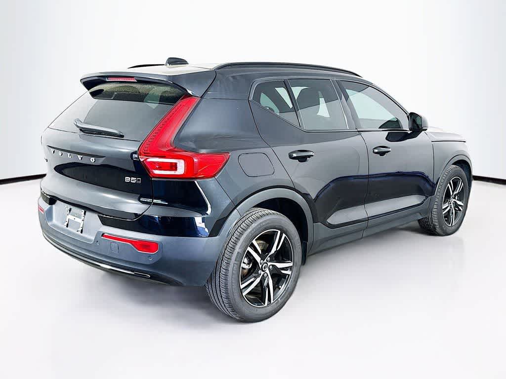 Thumbnail: 2023 Volvo XC40 - 24