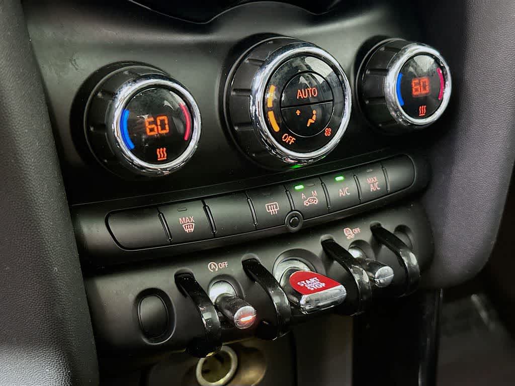 Thumbnail: 2016 MINI Cooper Hardtop - 17