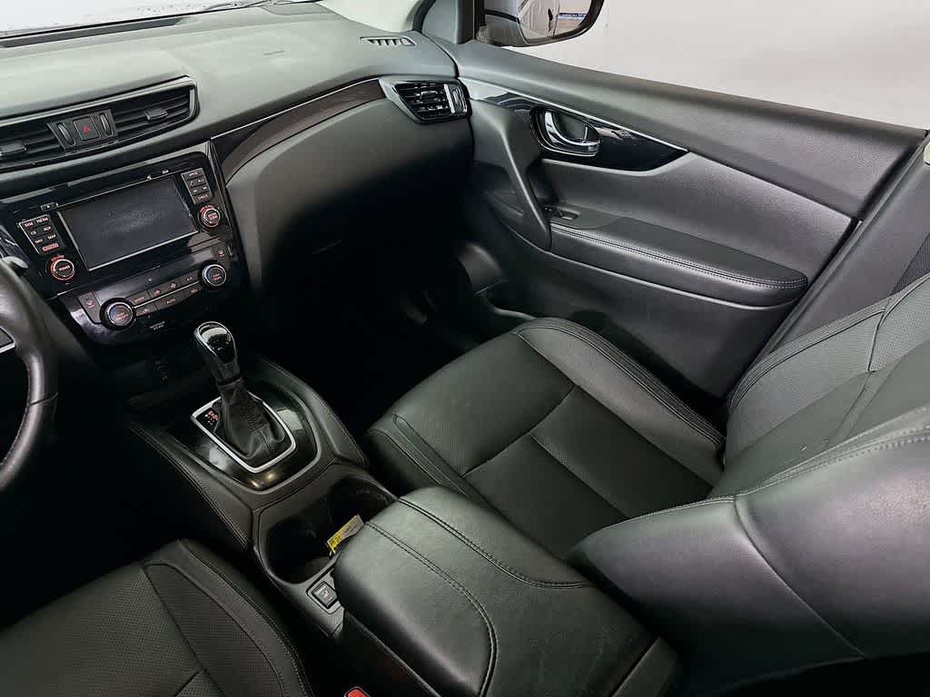 Thumbnail: 2017 Nissan Rogue Sport - 11