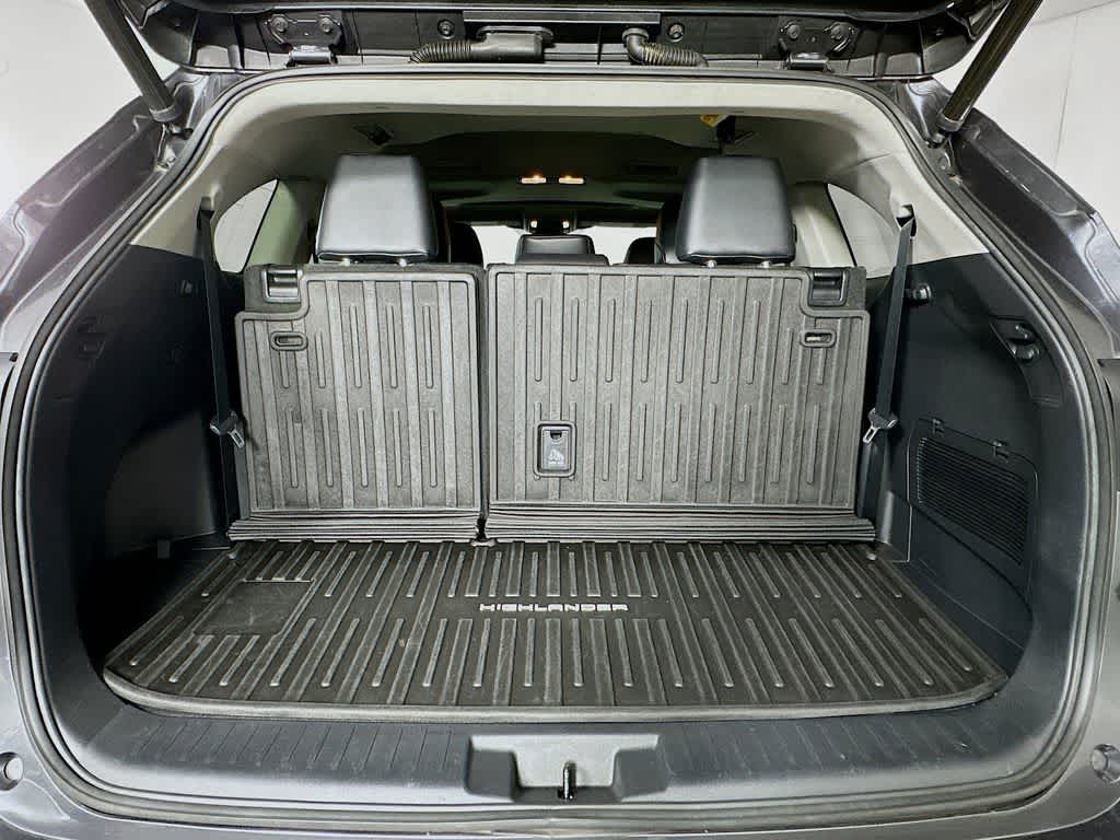 Thumbnail: 2021 Toyota Highlander - 21