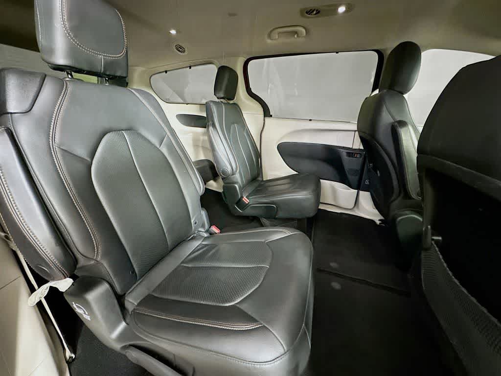 Thumbnail: 2020 Chrysler Pacifica - 32