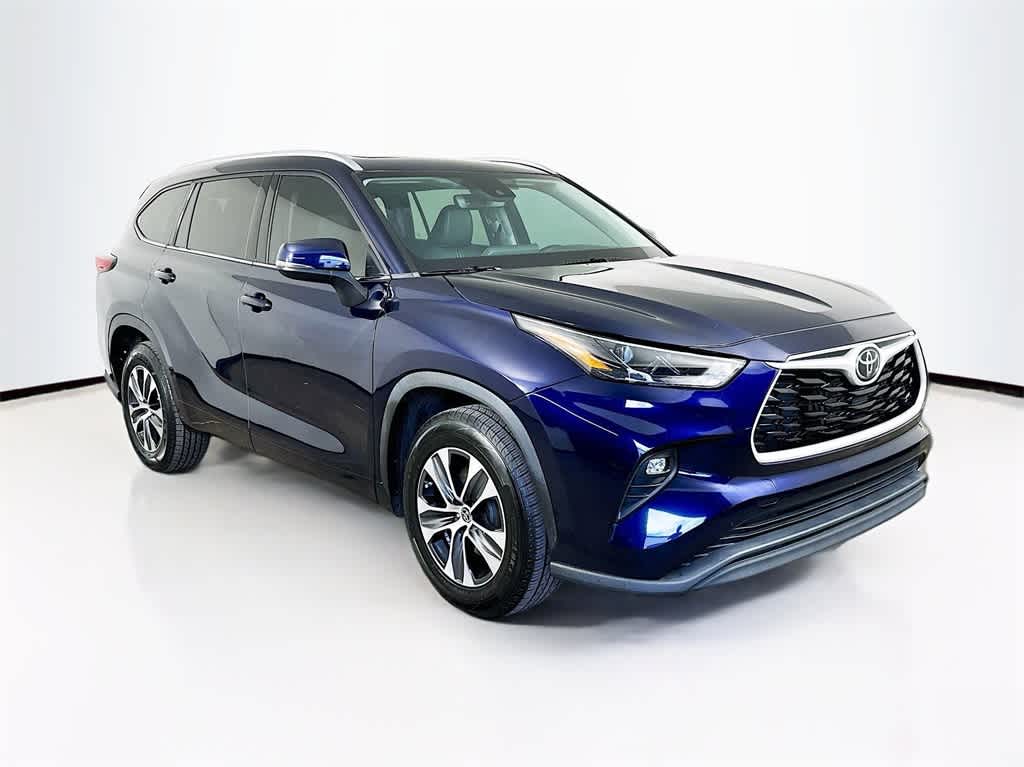 2022 Toyota Highlander XLE 24