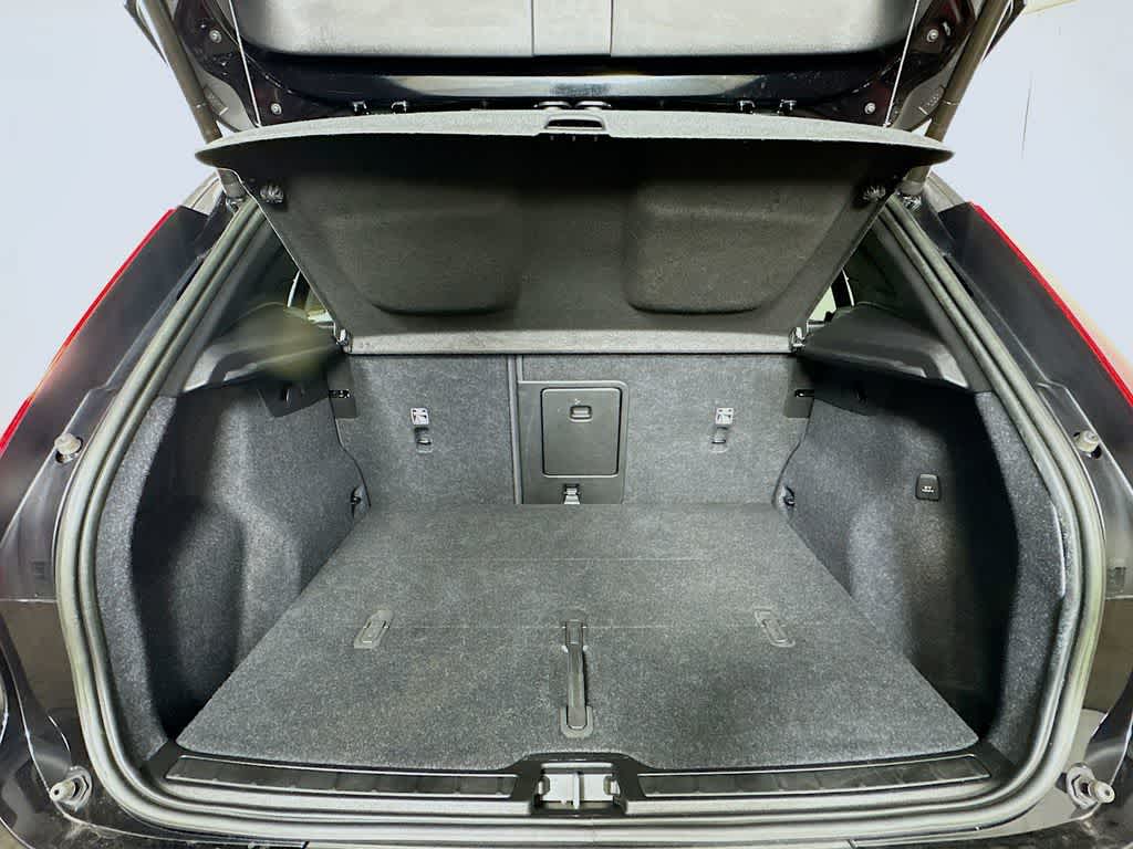 Thumbnail: 2023 Volvo XC40 - 19