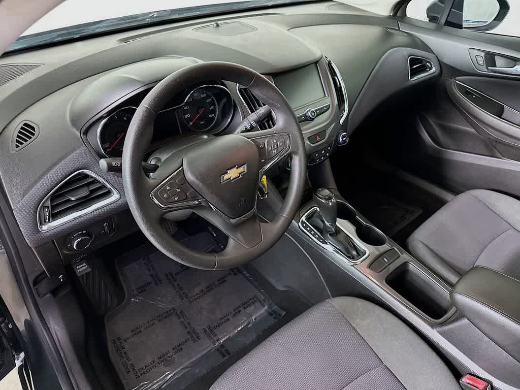 Thumbnail: 2018 Chevrolet Cruze - 2