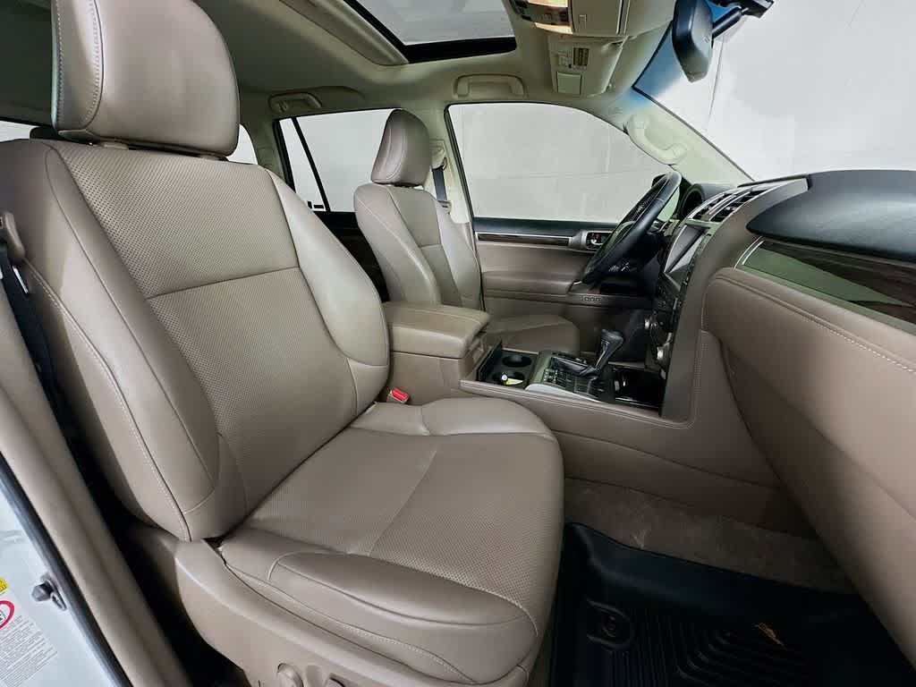 Thumbnail: 2016 Lexus GX - 16