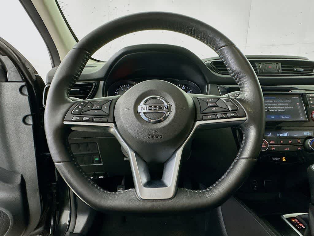 Thumbnail: 2017 Nissan Rogue Sport - 16